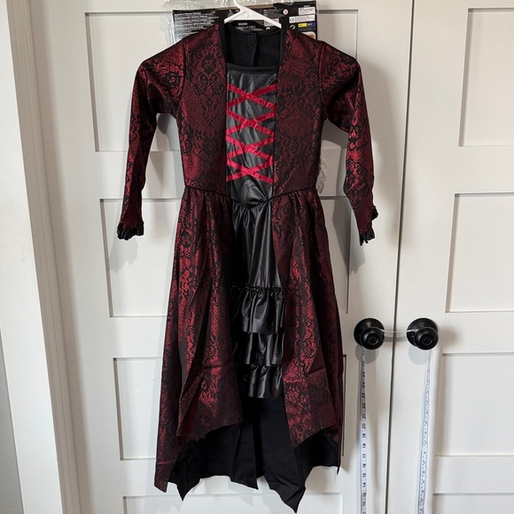 Kid’s Victorian Vampire Costume - Red and Black New - Picture 8 of 13